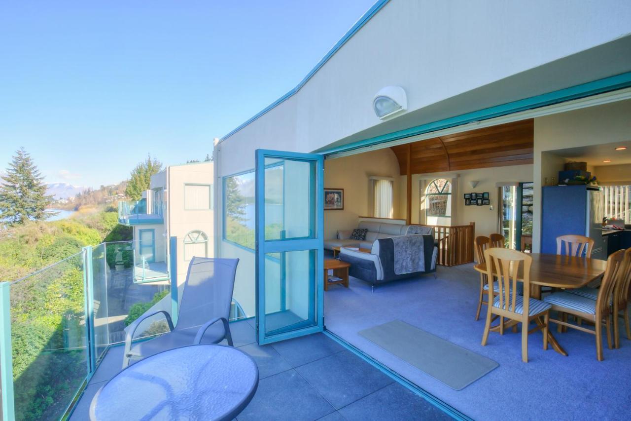 Frankton House - *